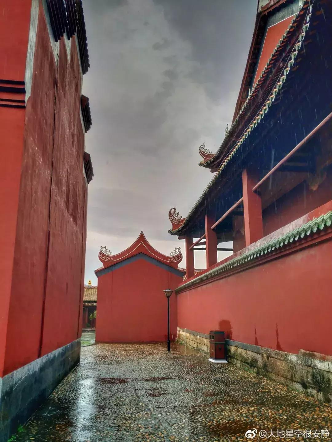 成都坐动车直达这片原始秘境!深幽峡谷、云海奇观、罕见古村…带你逃离夏天!