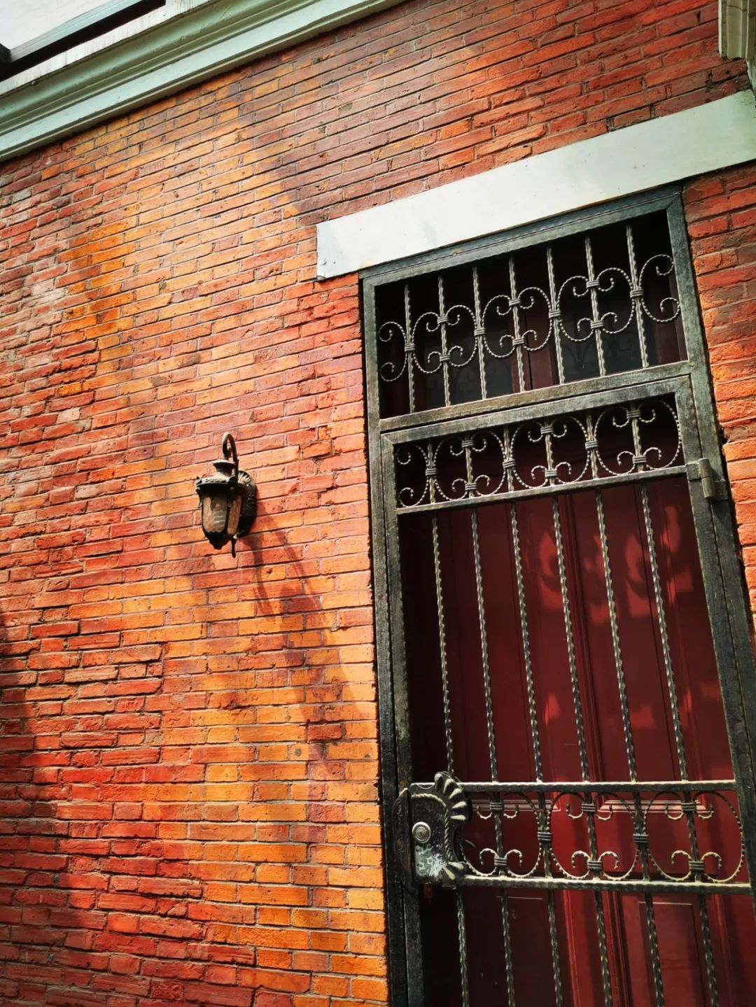 隐藏杭州红会医院内的红砖洋房，八十年前曾是贫苦百姓心中的圣地