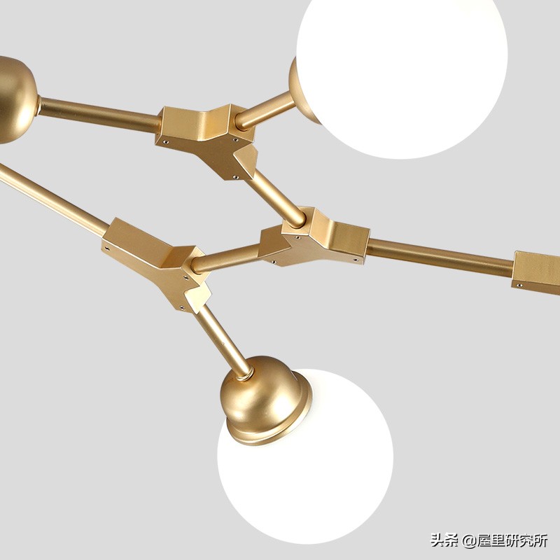 什么客厅吸顶灯好看又有高级感,简约风格的客厅适合用什么吸顶灯