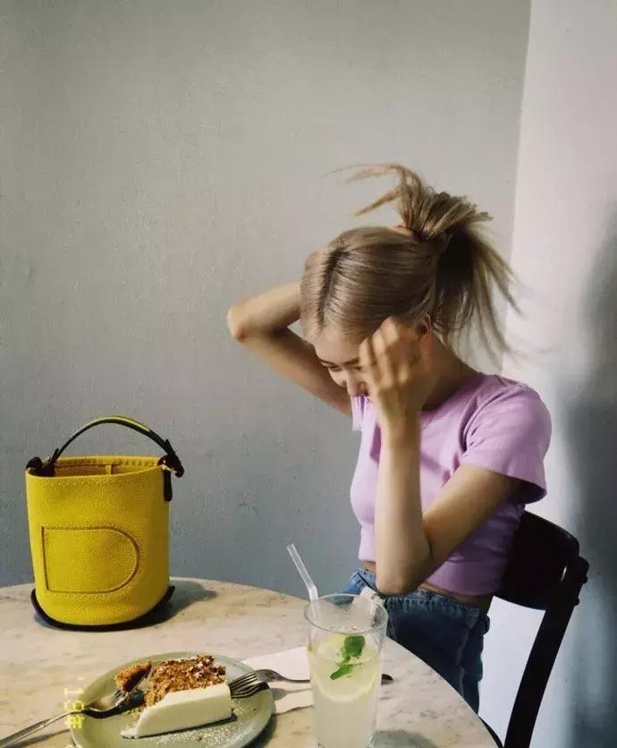 blackpink巴黎时装周lisa是爱豆吗,blackpink七周年绿色lisa衣服