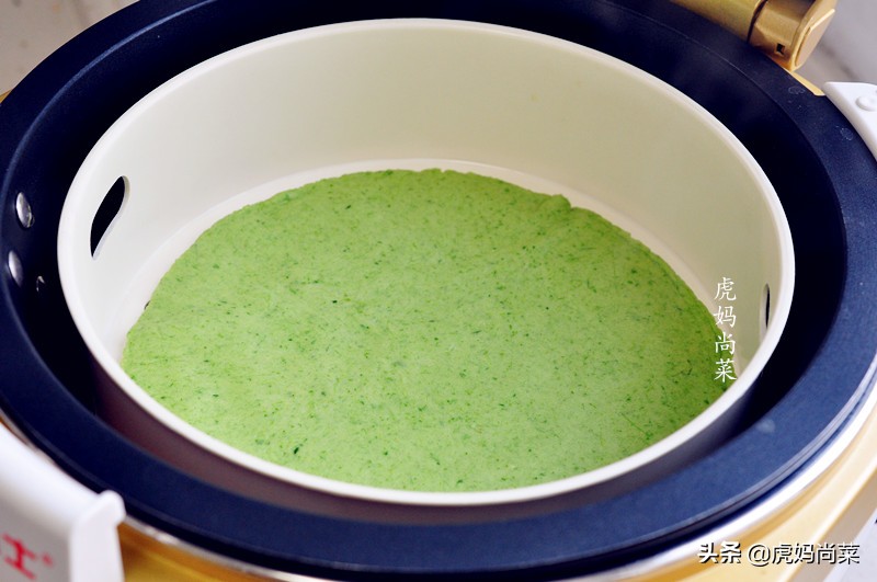 春饼这样做薄如蝉翼劲道又好吃,薄如蝉翼的春饼和面比例