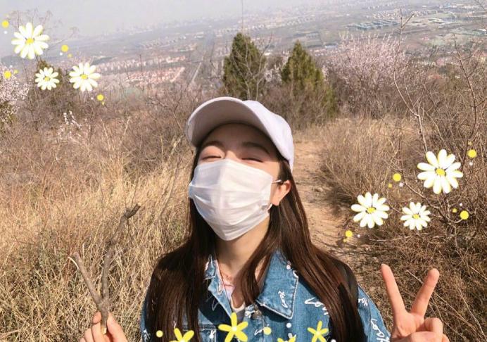 李兰迪的冬日可爱穿搭,李兰迪粉色碎花裙穿搭