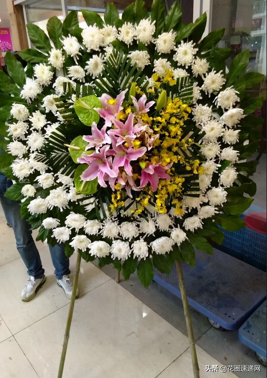 花圈一般多少钱,一般花圈多少钱一个
