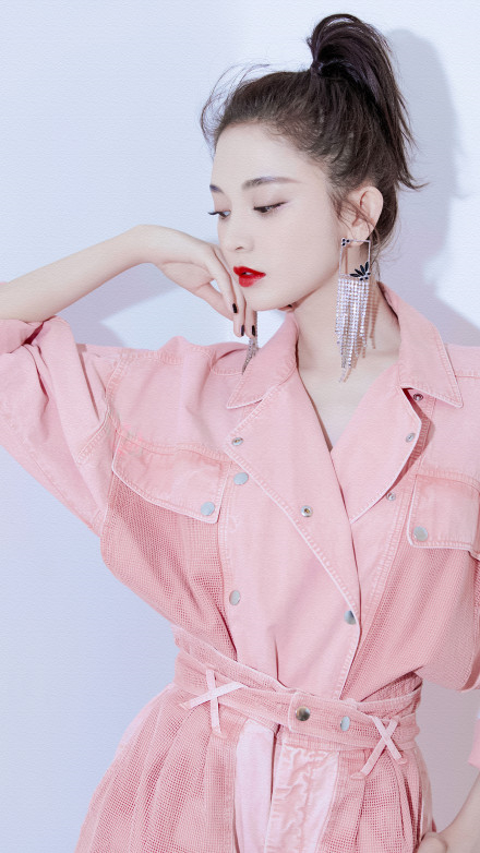 古力娜扎戛纳镜头,古力娜扎玫瑰旗袍红毯