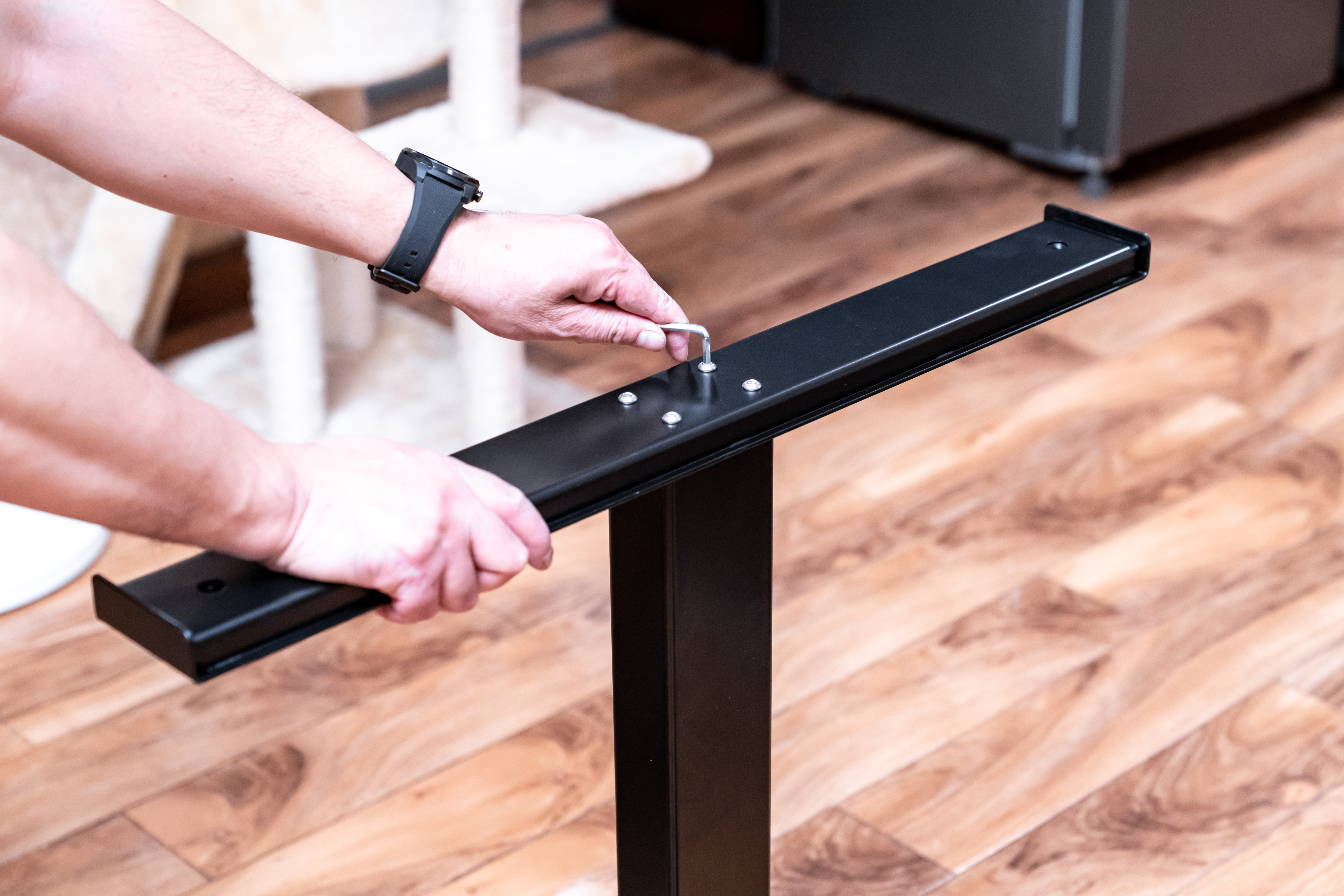 怎样买电动升降桌划算,电动升降桌如何选板材