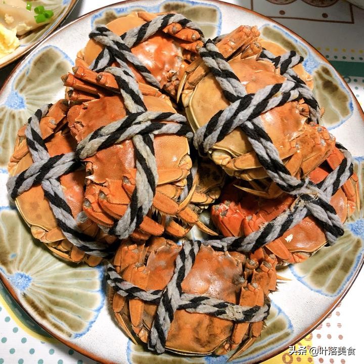 大闸蟹的正确吃法999块的大闸蟹,春季的第一只大闸蟹应该怎么吃