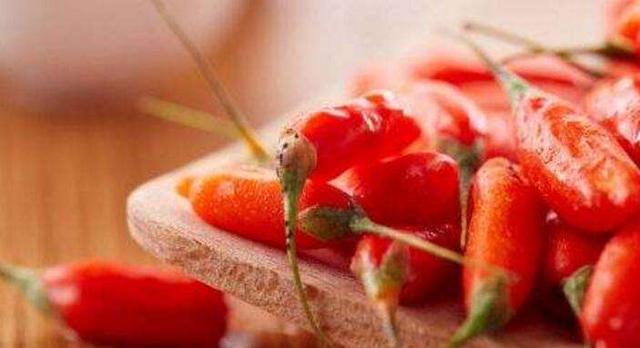 嘴角老长痘痘怎么办不一定是上火,嘴角上火起疙瘩疱疹怎么快速消除