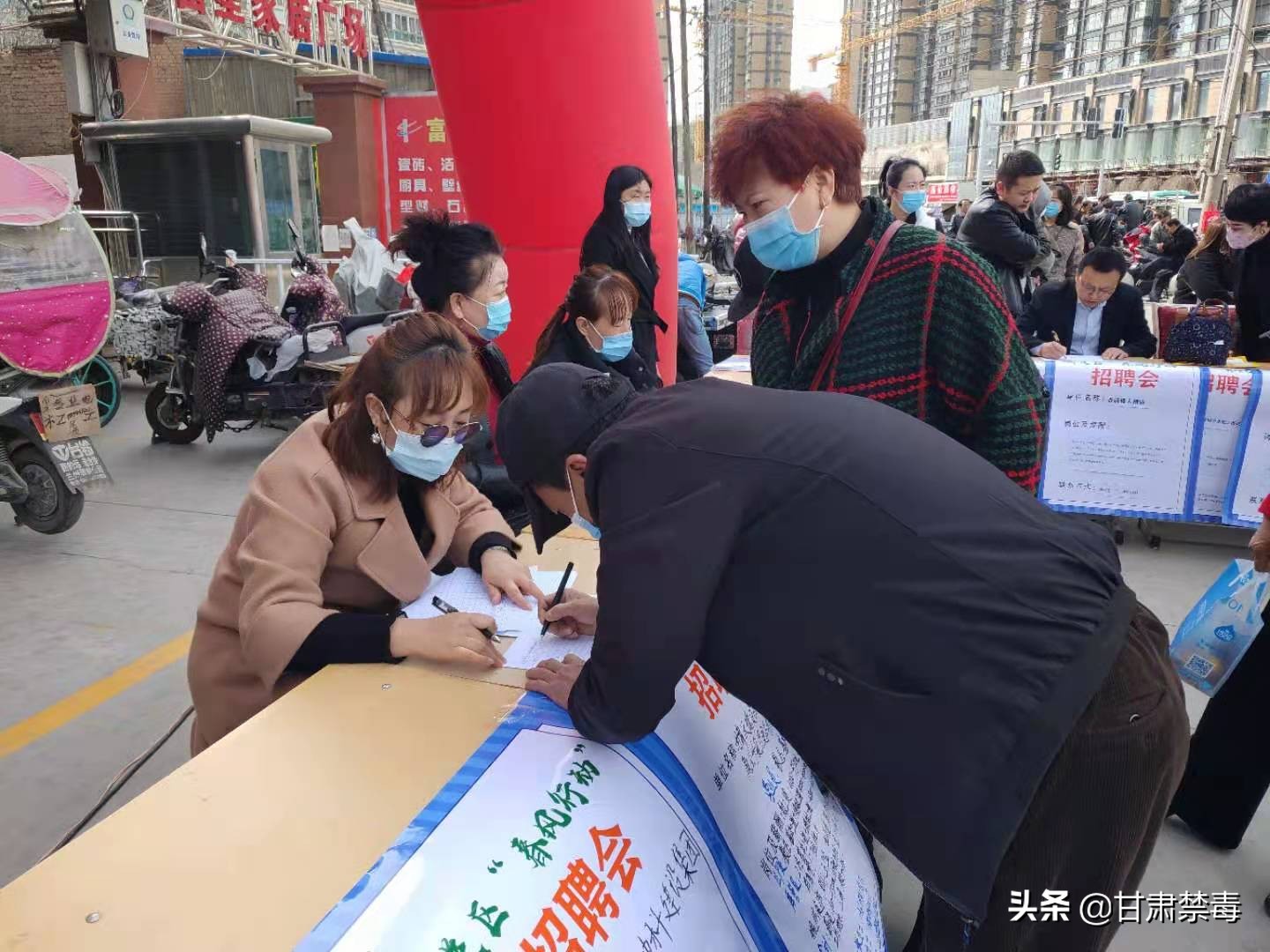 春风行动送岗位就业扶贫暖民心,春风送岗暖人心促进就业惠民生