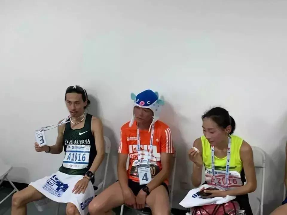 采访河豚,采访他