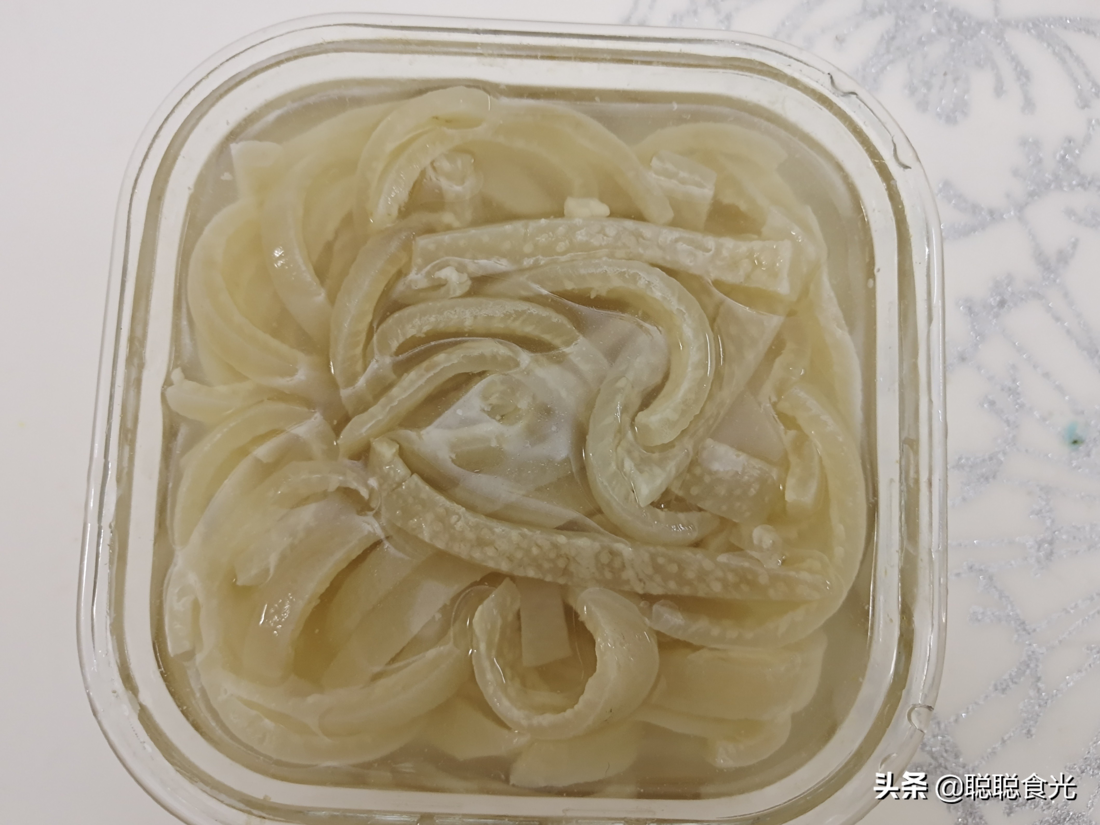 皮冻怎样才能熬制透亮,熬皮冻怎么让肉皮不沉底