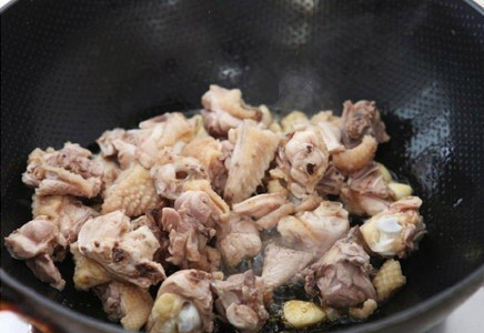 板栗烧鸡做法板栗怎么去皮,板栗烧鸡用熟的栗子