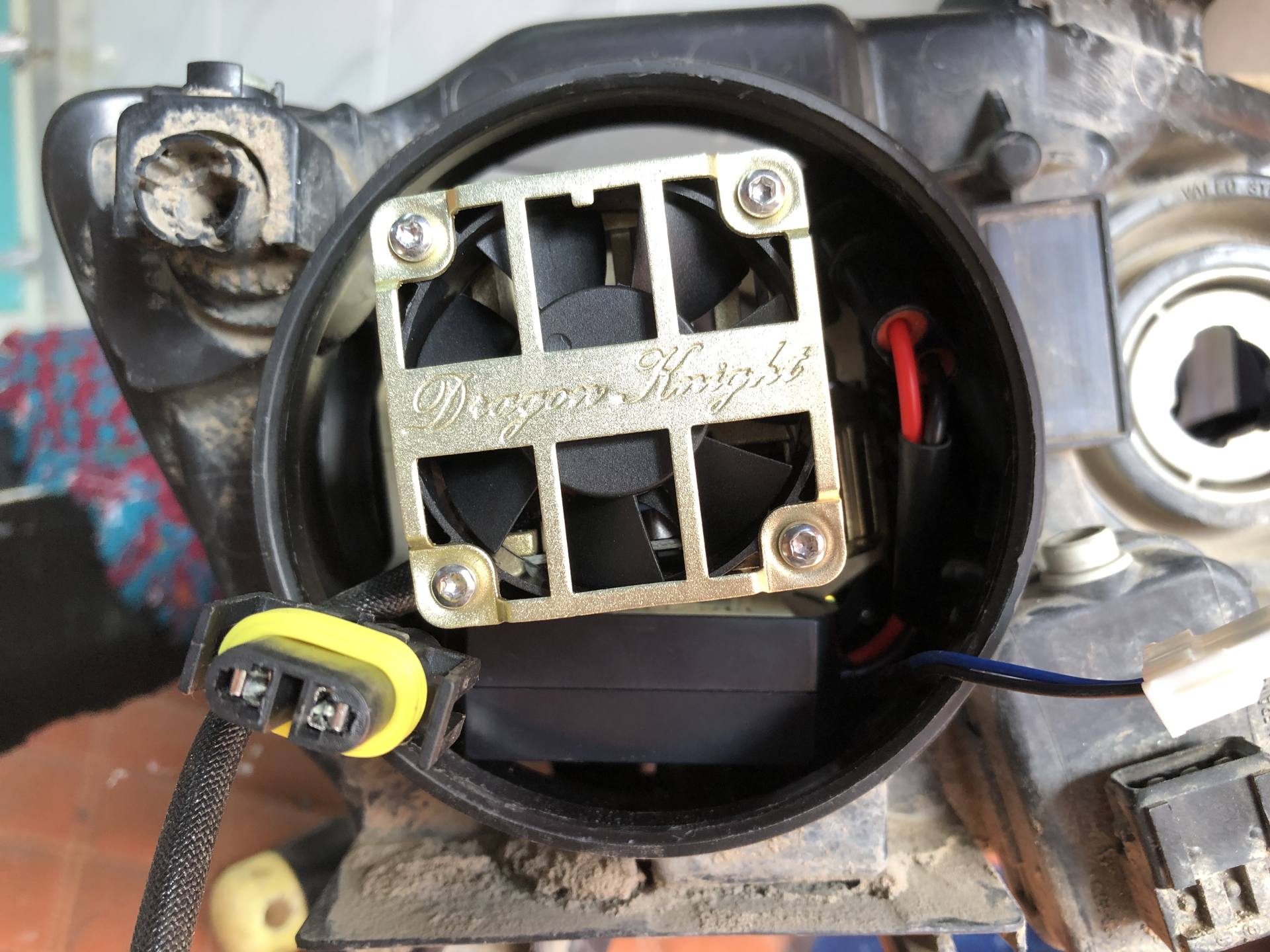 指南者改装自动大灯教程,指南者怎样自己更换车灯