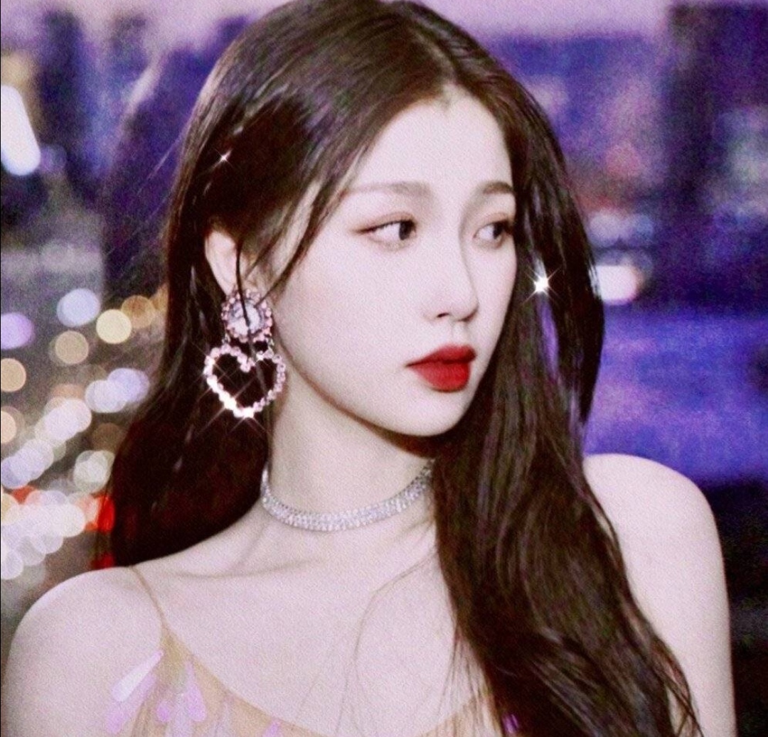 人人都爱虞书欣?娱乐圈穷养女和富养女的区别竟这么大!