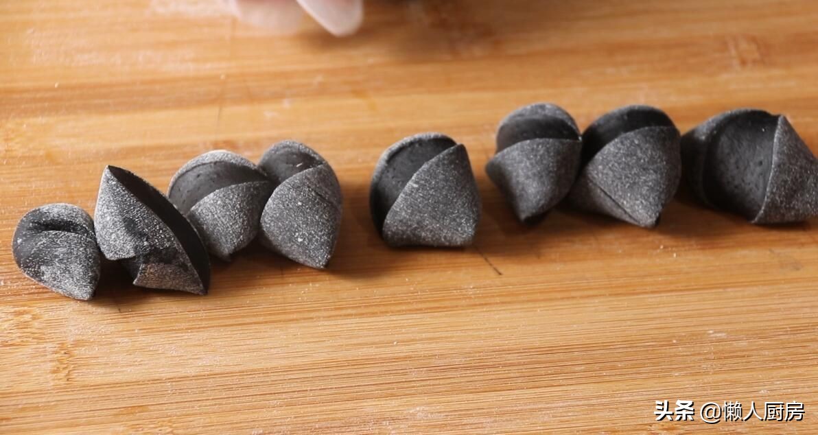 大墨鱼整个红烧,墨鱼水饺墨鱼和肉的比例