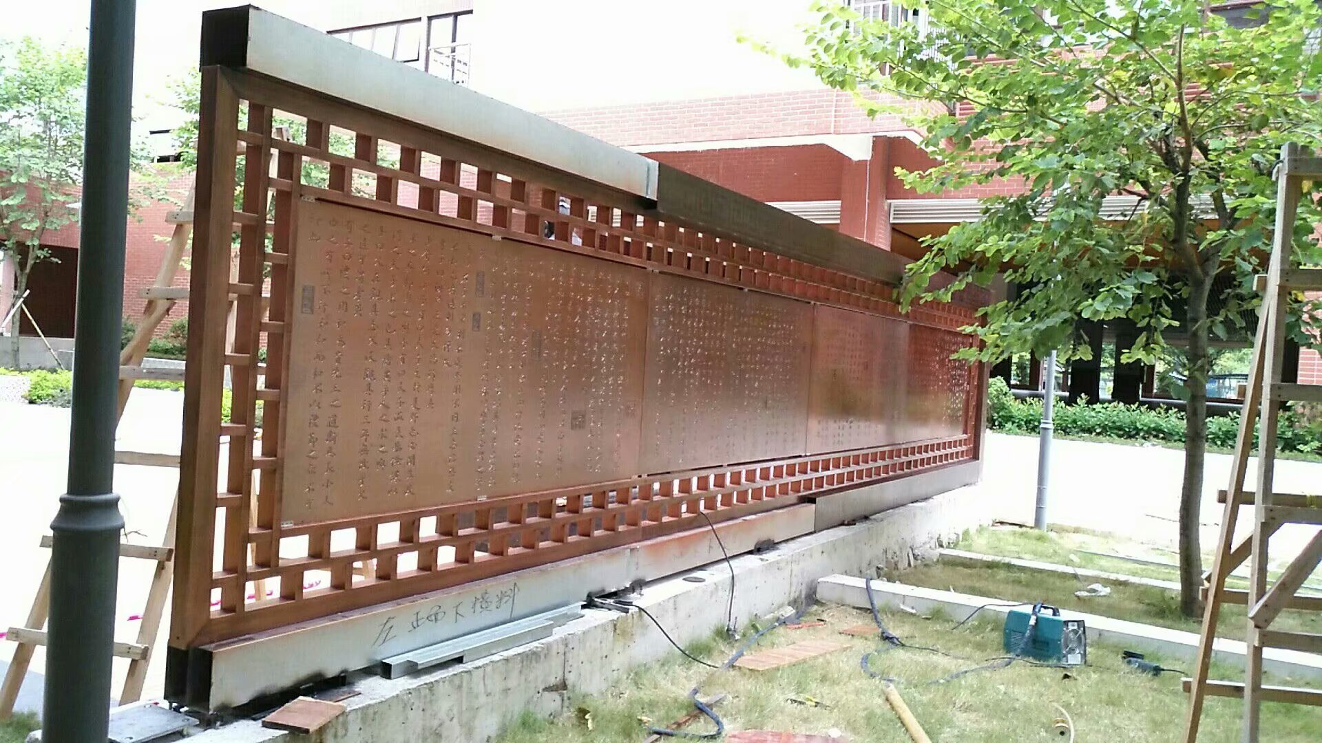 室内宣传栏一般用什么材质,公告栏宣传栏样式设计