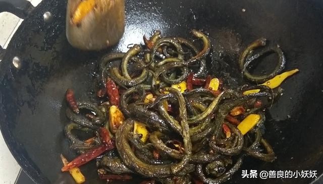 四川名菜盘龙黄鳝怎么烹制更好吃,野生黄鳝盘龙鳝的做法