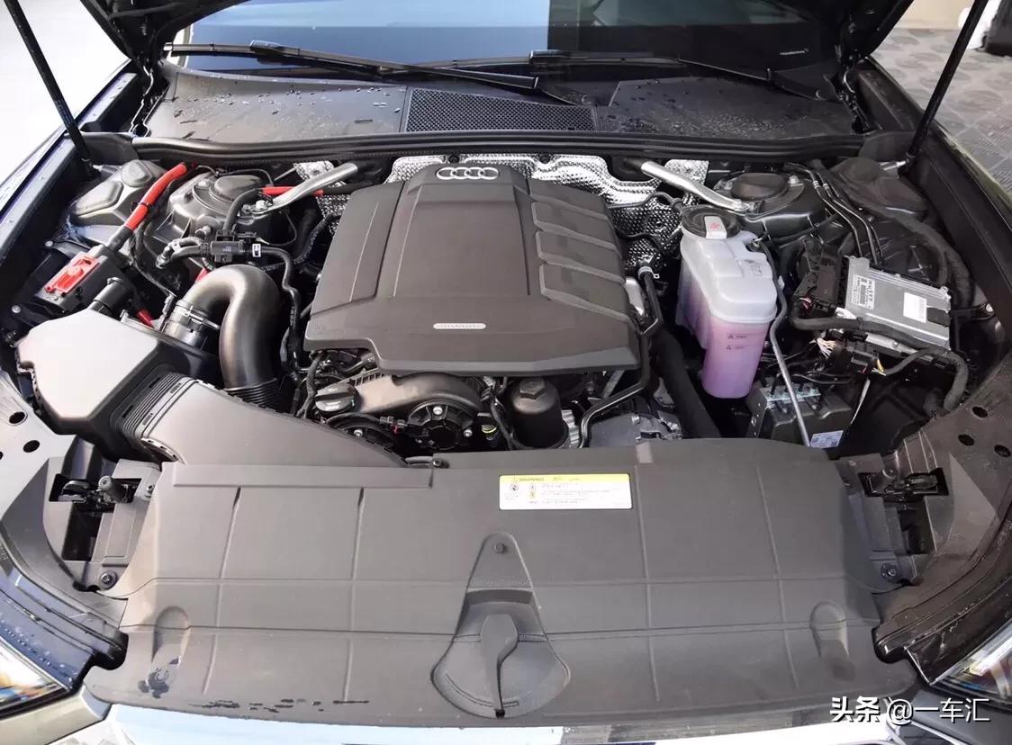 奥迪a6l豪华致雅型对比宝马5系,同级别的奥迪a6l