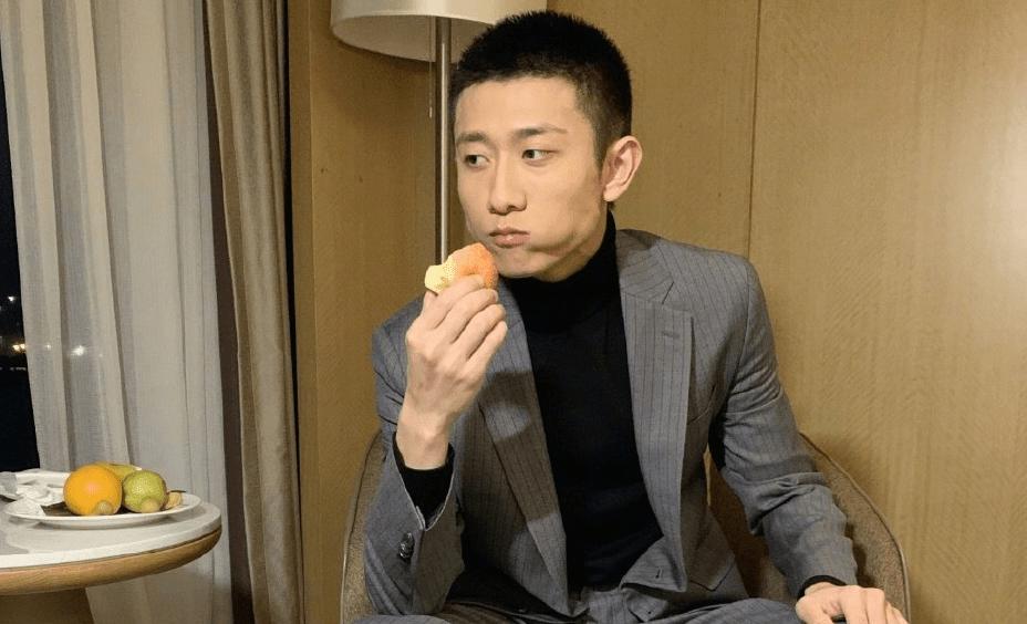 张一山开车完整视频,张一山开跑车视频