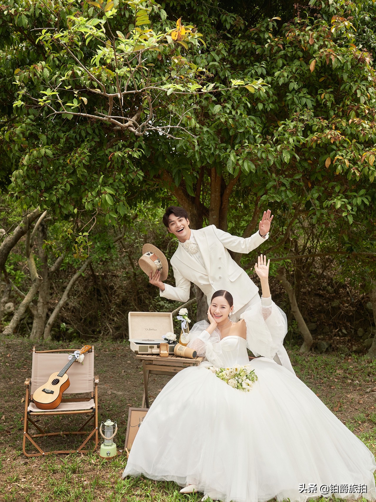 又是一款让人心动的缎面婚纱,美到忍不住收藏的几组婚纱照