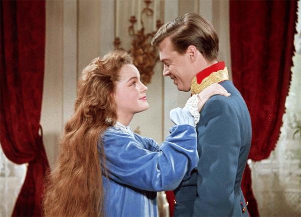 历史上的茜茜公主为什么痴迷美容和瘦身？她能掌控的只有她自己