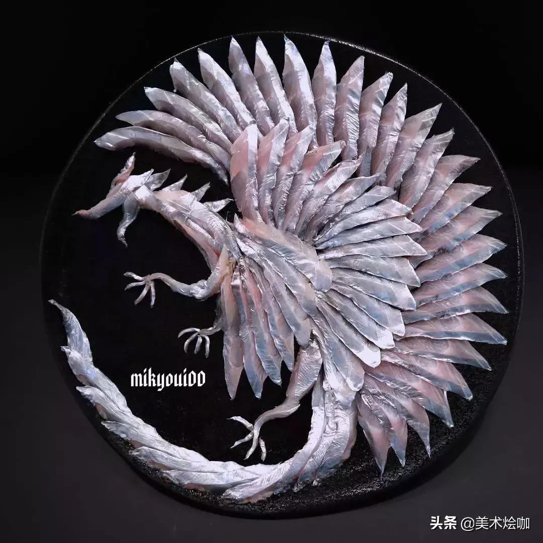 这是家里有矿吗,用三文鱼作画也能美到爆