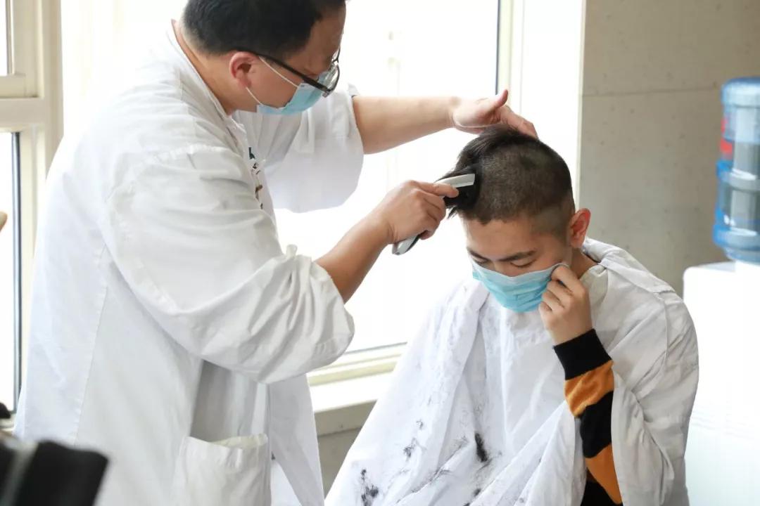 90分钟成军，为武汉结界！复旦华山214位“白衣将士”向武汉再出发！