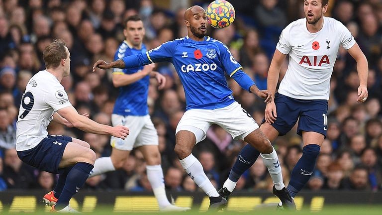 埃弗顿0比1切尔西斯特林,埃弗顿对热刺点球被裁判吹掉