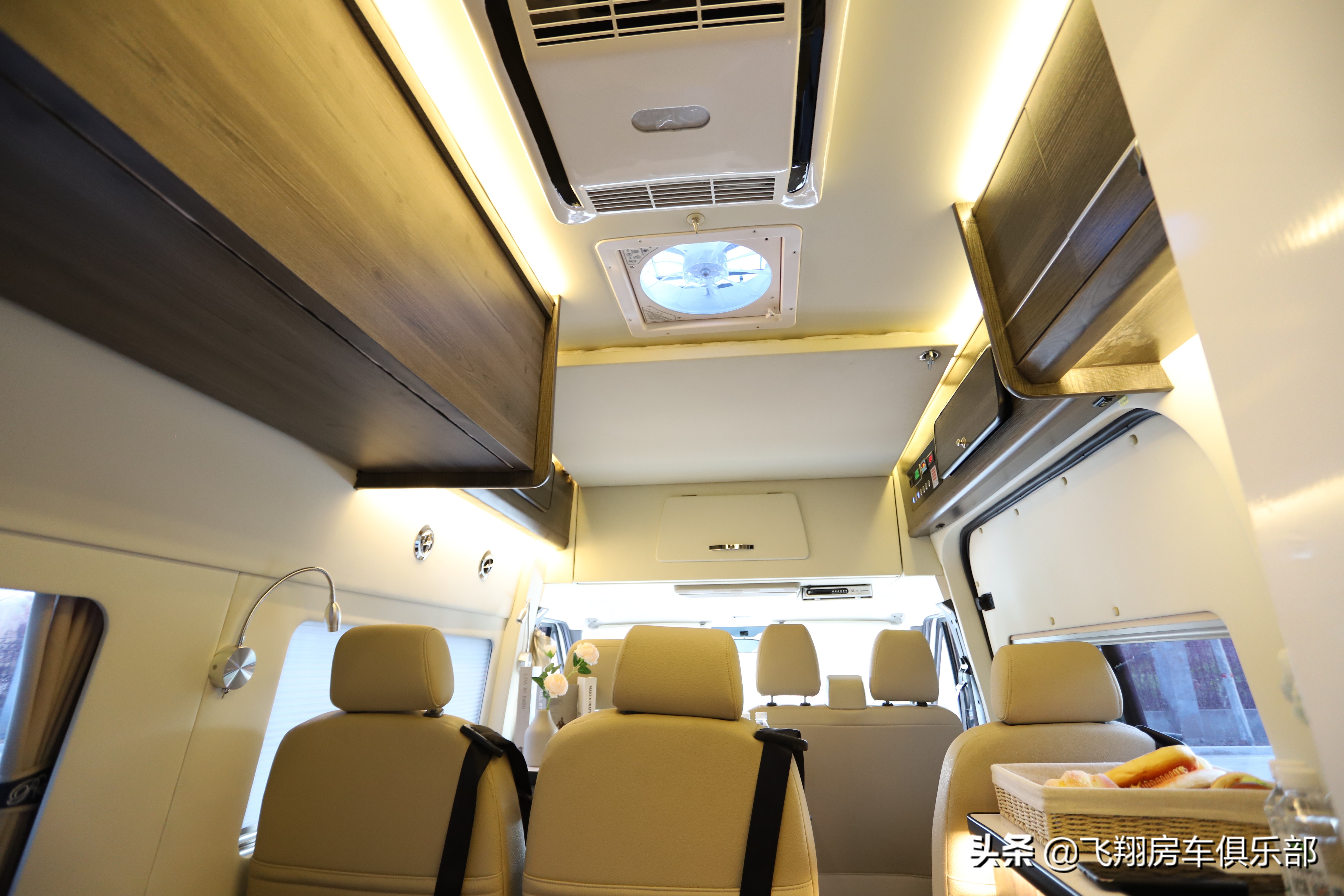 福特进口3.5tt双涡轮增压四驱房车,低调新福特全顺