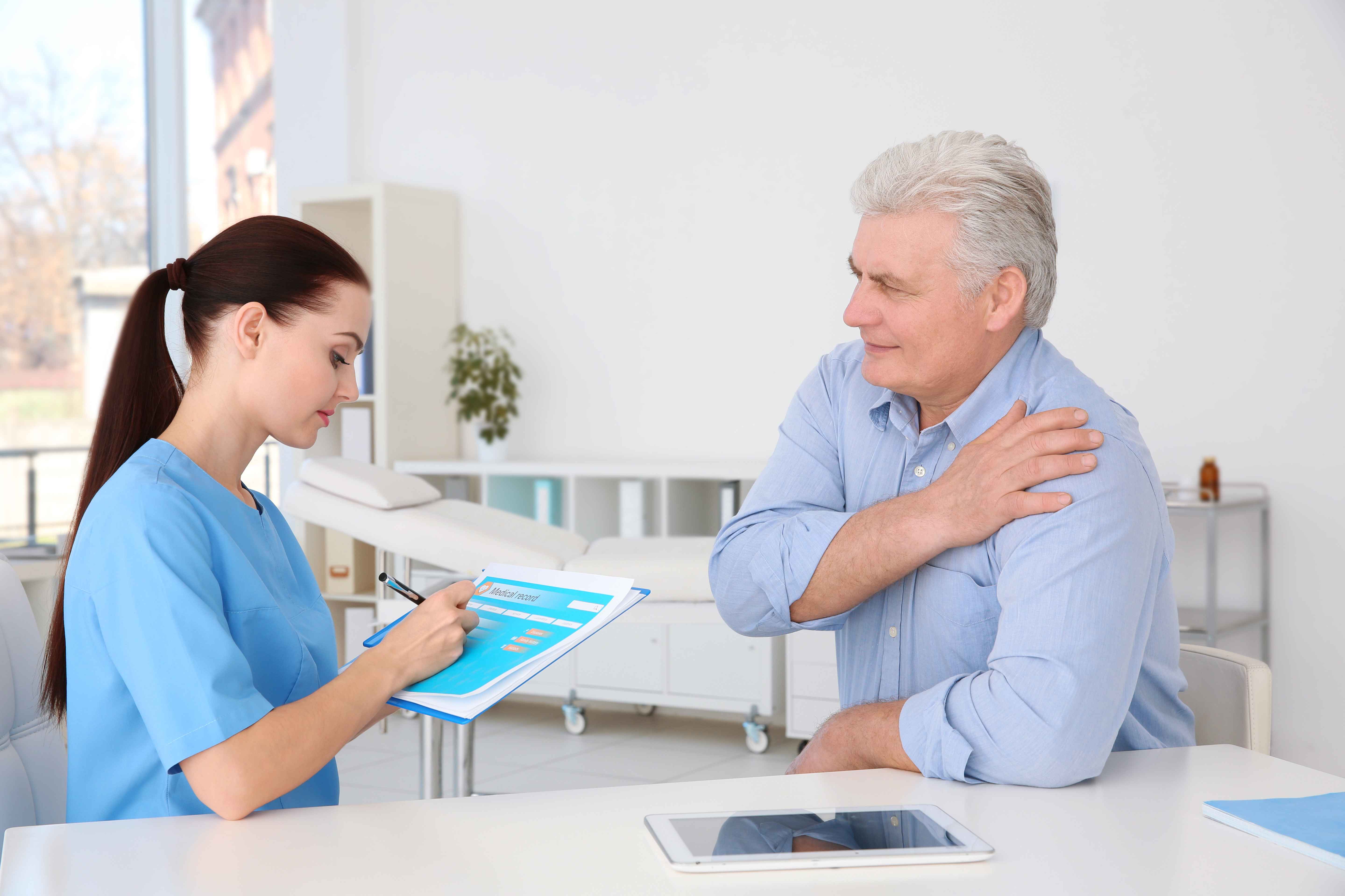 怎么判断是心脏不好引起的肩膀痛,肩膀肌肉经常疼和心脏有关系吗