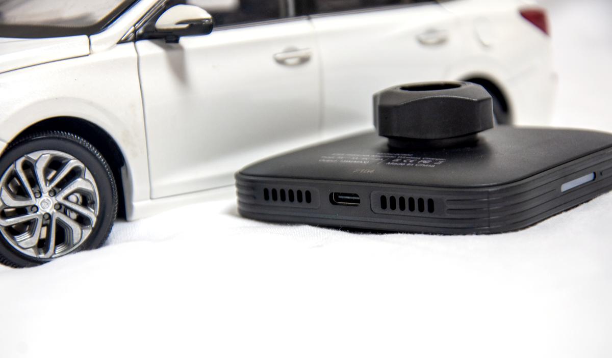 暑假自驾游的好帮手，ESR亿色车载磁吸无线充电支架上手体验