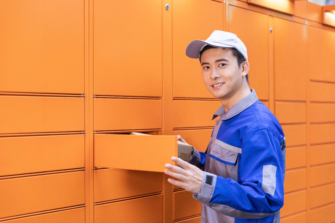 快递柜收费争议，“收费”说成askformoney对吗？