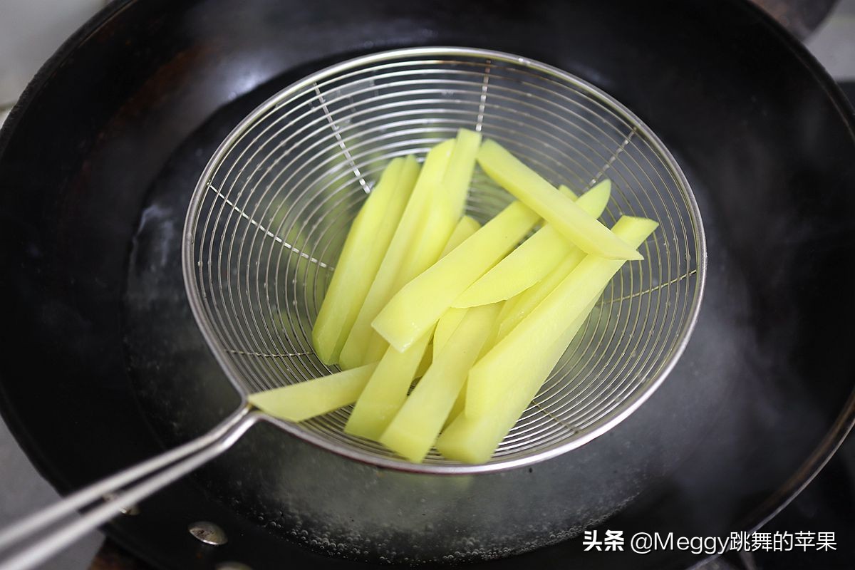 不用一滴油也能吃到健康美味炸鸡,自制肯德基炸鸡翅炸薯条