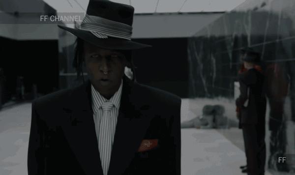 LV“转行”卖空气？一件充气夹克30000块，网友：我出3块