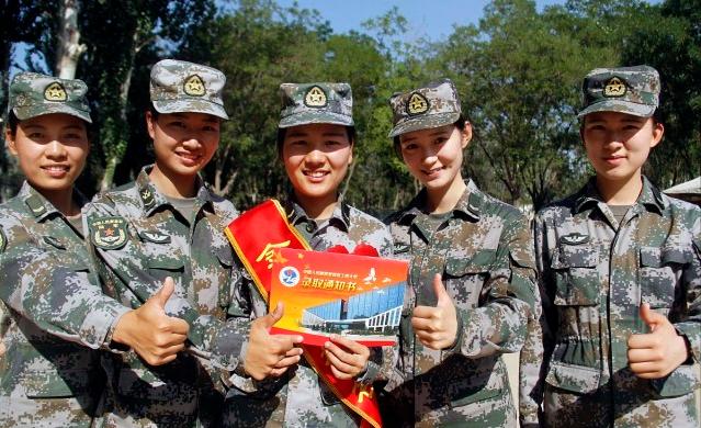 大学当兵报地方还是学校名额好,女艺术专科当兵大一好还是大二好