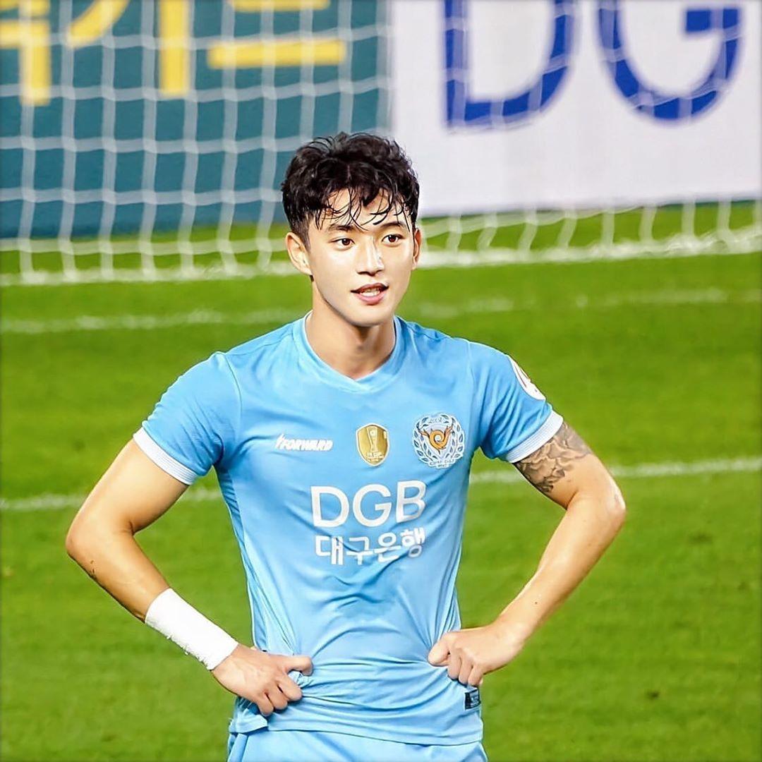 韩国足球运动员颜值爆火,男主是足球运动员韩剧