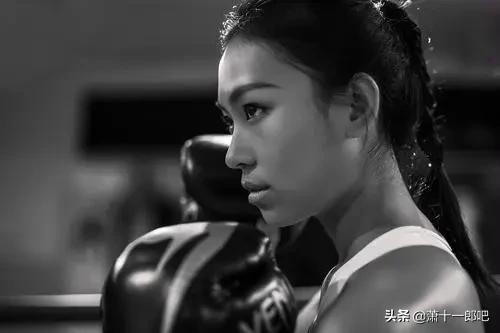 如何击打沙袋不伤手腕,击打不倒翁沙袋和吊式沙袋好处