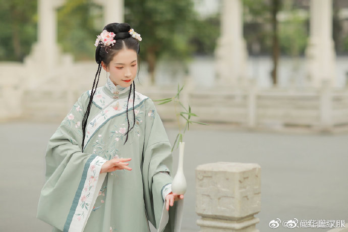 汉尚华莲旗下汉服品牌,汉尚华莲汉服改版