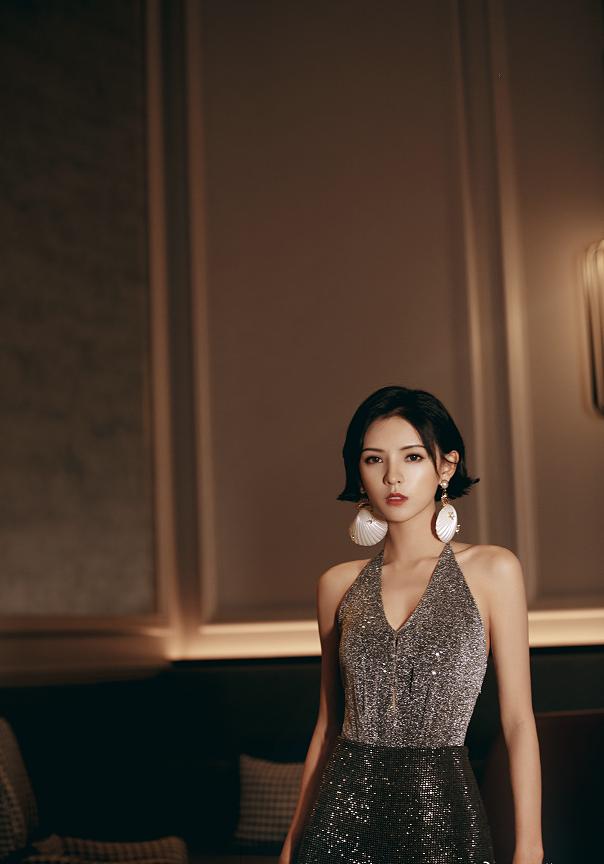 寮犱簣鏇︾孩鑹茶繛琛ｈ鎼厤,寮犱簣鏇﹀悐甯﹁绌挎惌鏃ュ父