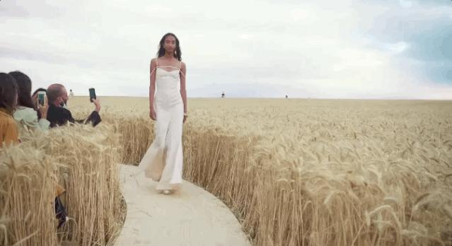 好物丨Jacquemus:从无名小镇闯入世界,南法农夫的时尚逆袭