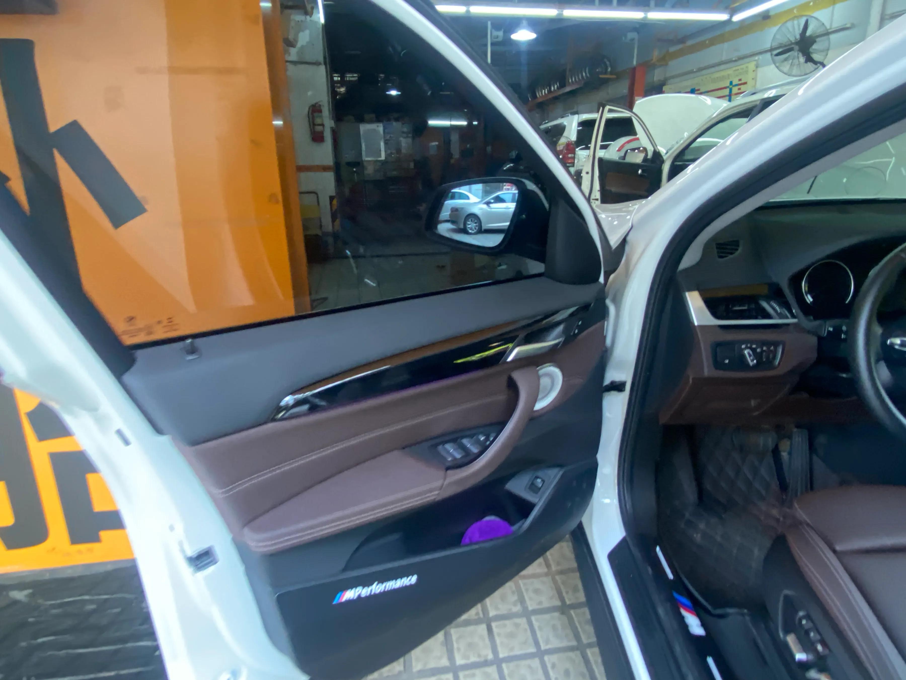 2021款宝马x1加装中控台喇叭,23款宝马x1加装高音喇叭过程