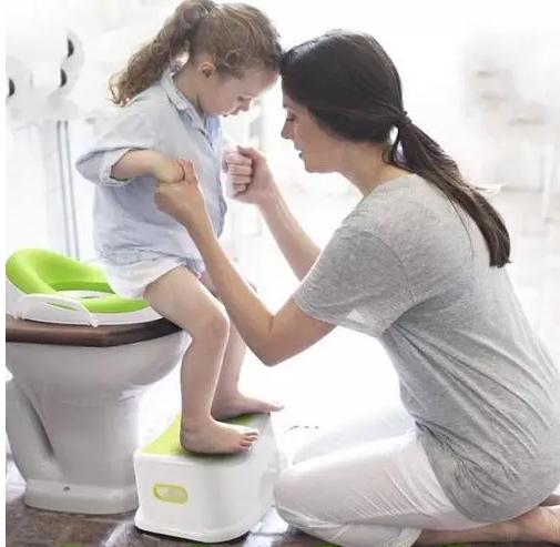 宝宝不习惯坐马桶有啥解决办法,宝宝不爱用小马桶怎么办