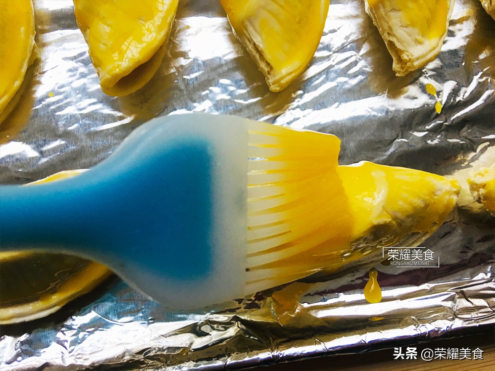 两分钟教你在家做榴莲酥简单易学,榴莲酥超简单的做法视频