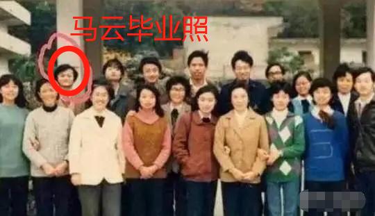 连她都要镶边合影的聚会，来头这么大？