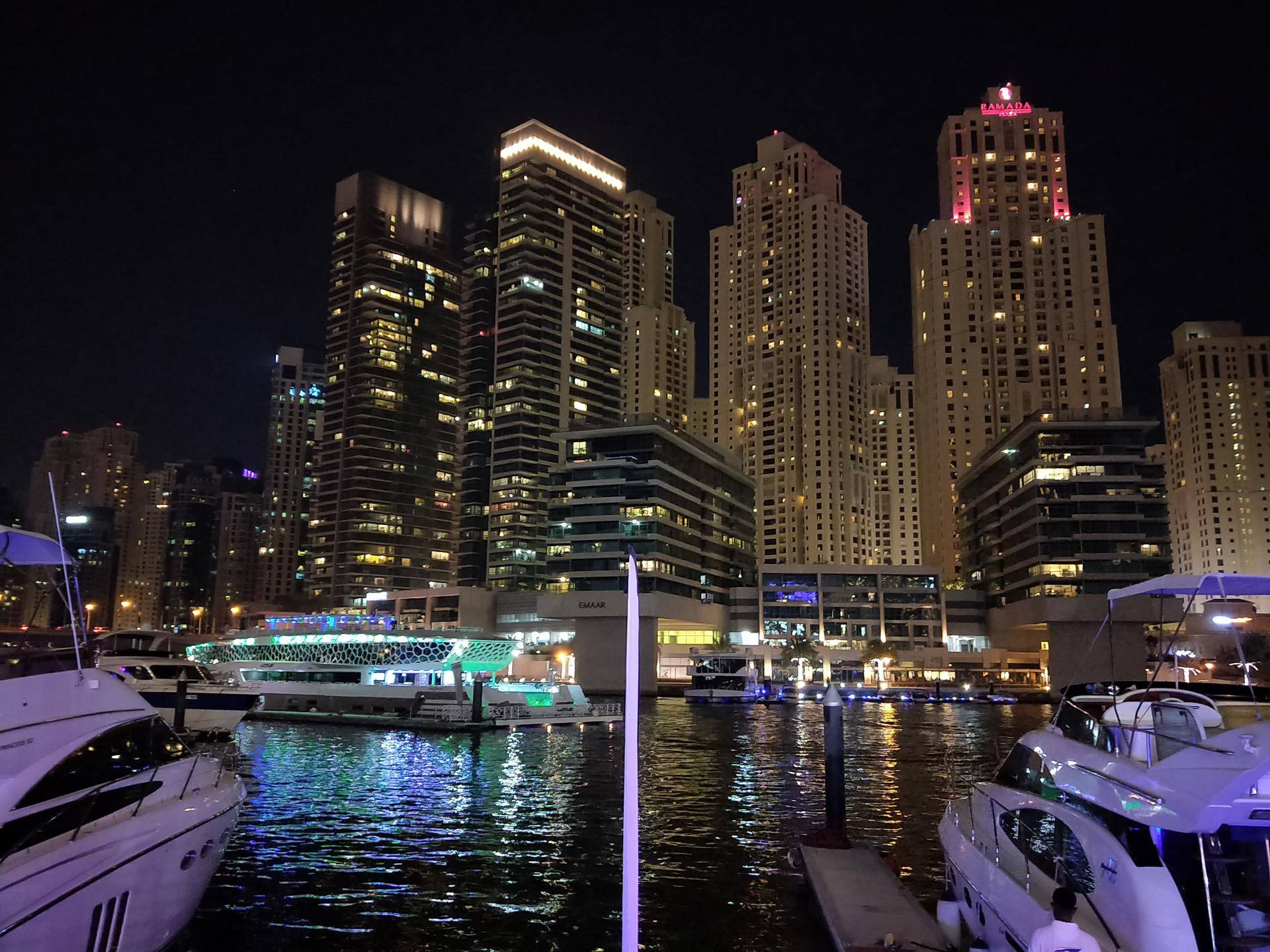 我为赚钱独闯迪拜创业，被骗20多万，如今只想给妻子买别墅