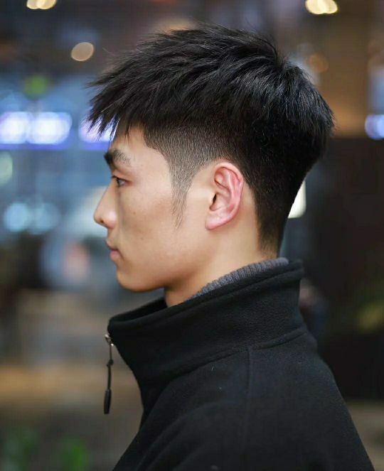 男生头发两边特别炸什么原因,男生头发粗硬鬓角会炸