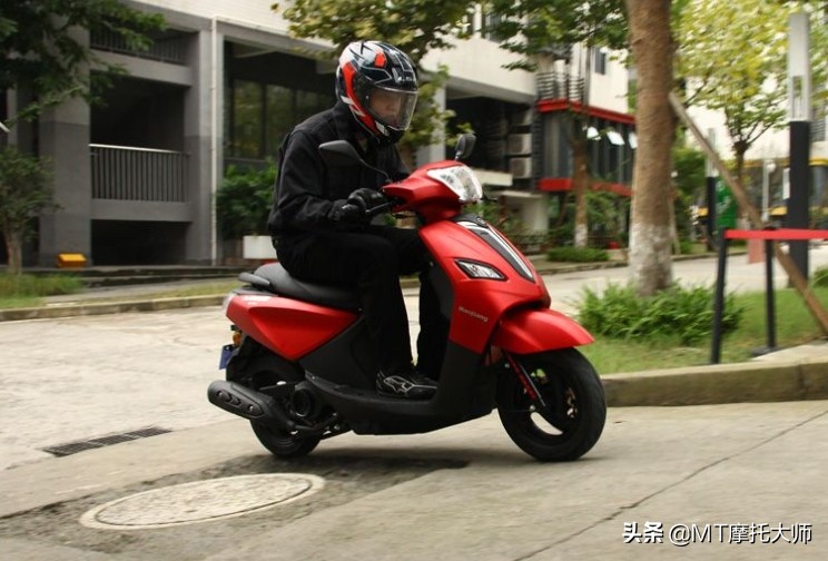 4980元，解析低价踏板*江豪**110：德尔福电喷，外观像巧格i