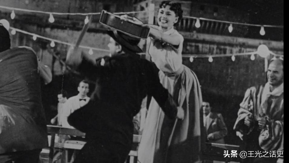 奥黛丽赫本成熟时期电影简介,1953年赫本《罗马假日》