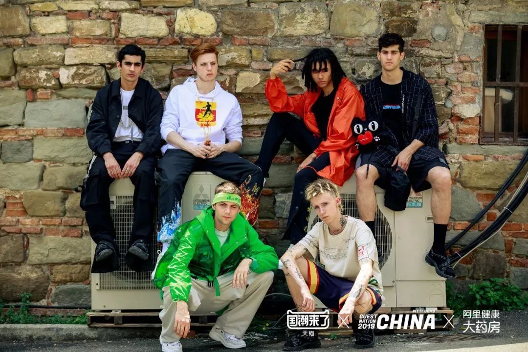 穷人富人超级富人的穿着,穷人穿品牌富人穿衣服