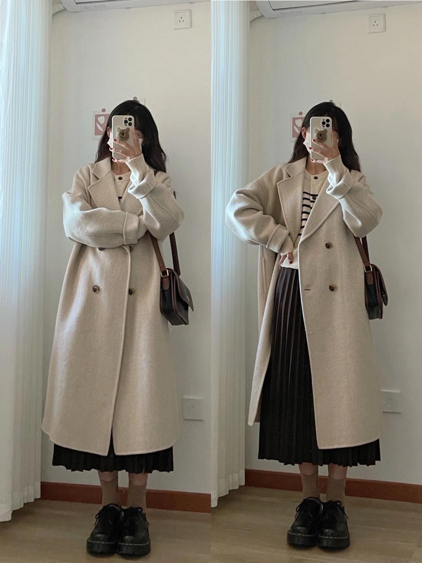 驼色大衣这么穿普通又沉闷最好看,驼色大衣白色大衣哪个更百搭