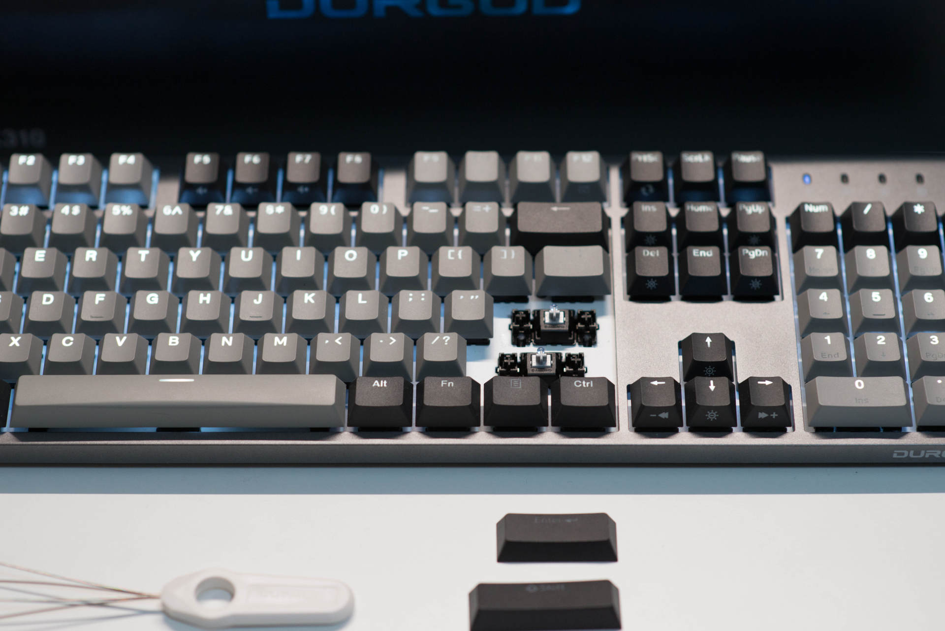 中端机械键盘王者轴体手感真实体验,青轴和银轴横评